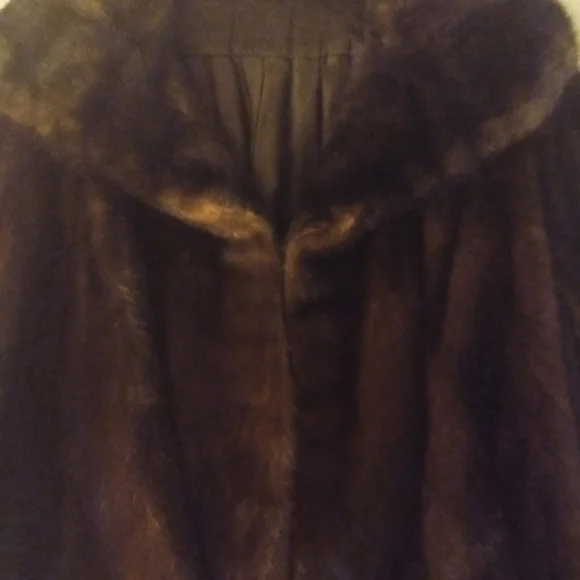 PRICE DROP!! Mink fur coat. Perfect condition. Small to medium. - Picture 5 of 13